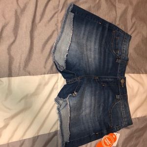 Stretchy denim shorts